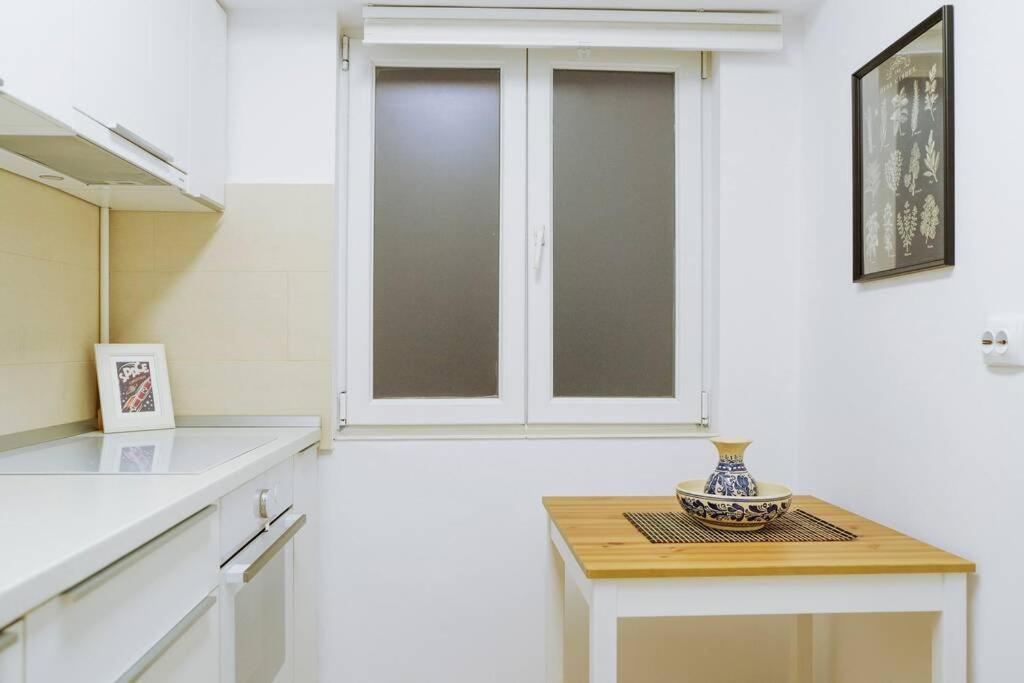 Elegant Vibes Apartment Next To Obor Market Bucharest Exterior photo
